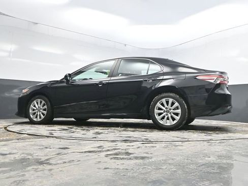 Used 2019 Toyota Camry LE image 34