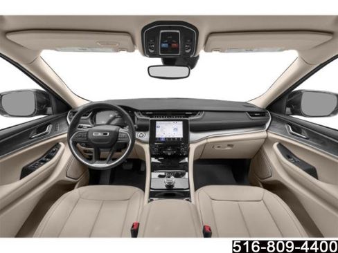 Used 2023 Jeep Grand Cherokee Overland AWD/4WD image 12