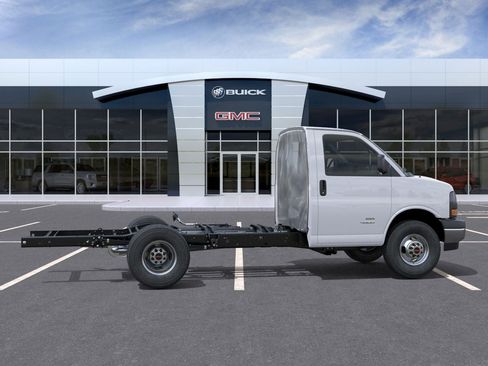 New 2026 GMC Savana 3500 w/ Power Convenience Package RWD image 33