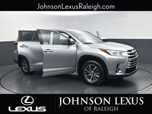 Used 2018 Toyota Highlander XLE AWD/4WD image 38