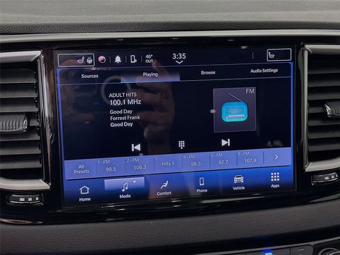 Used 2024 Chrysler Pacifica Touring-L FWD image 7