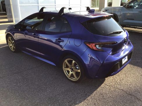 Used 2023 Toyota Corolla SE w/ SE Premium Package FWD image 3