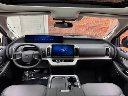 New 2026 Ford Expedition Active image 13