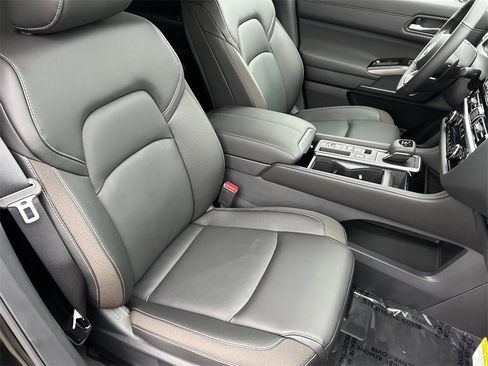 New 2025 Nissan Pathfinder SL image 10