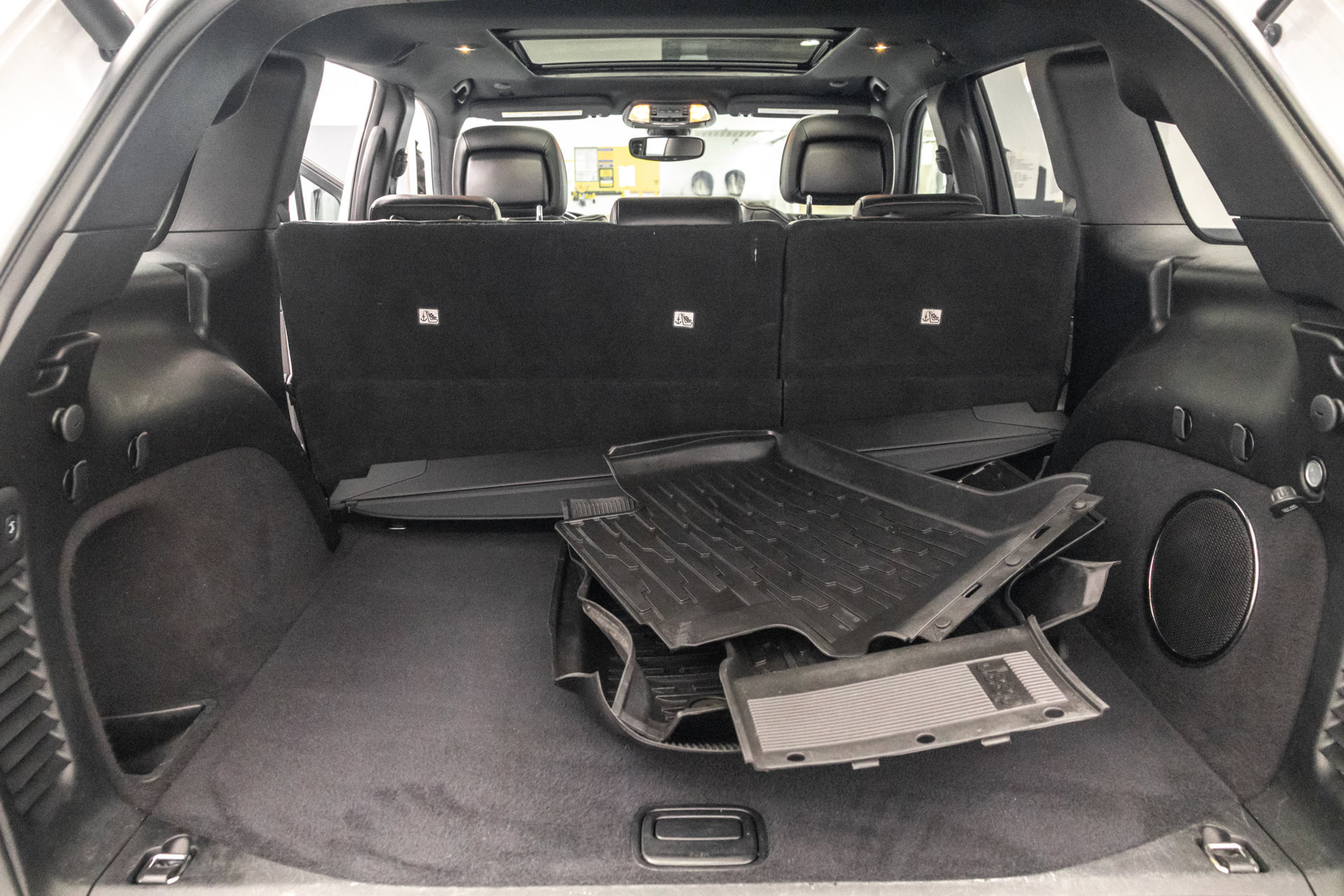 Used 2019 Jeep Grand Cherokee Overland AWD/4WD image 29