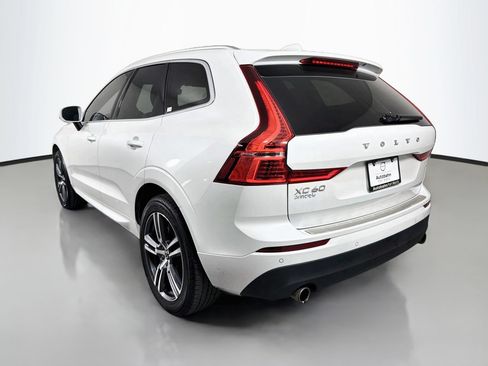 Used 2021 Volvo XC60 T5 Momentum w/ Premium Package FWD image 8