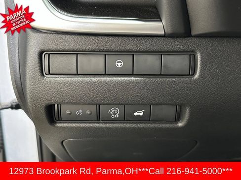 Used 2025 Nissan Rogue SV FWD image 10