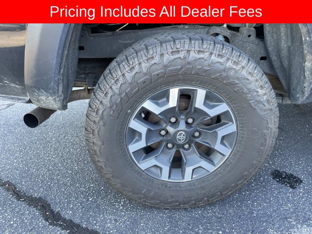 Used 2021 Toyota Tacoma TRD Off-Road w/ Technology Package AWD/4WD image 11
