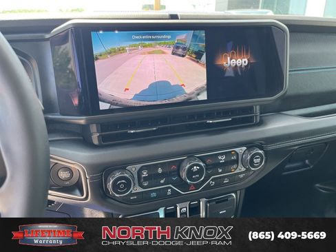 Used 2025 Jeep Wrangler Unlimited Rubicon 4xe w/ Safety Group AWD/4WD image 9