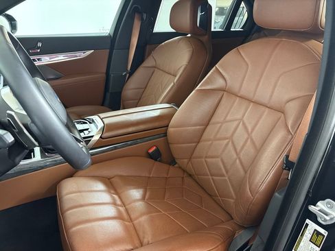 Certified 2025 BMW 740i xDrive w/ Premium Package AWD/4WD image 27