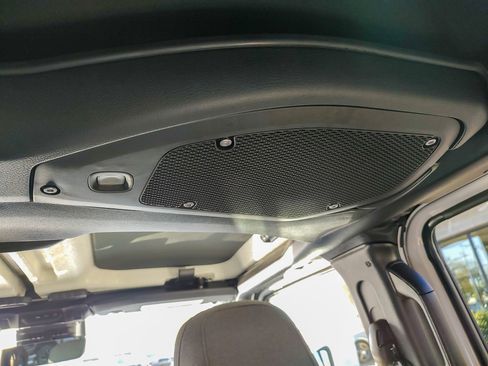 Used 2024 Jeep Gladiator Sport image 15