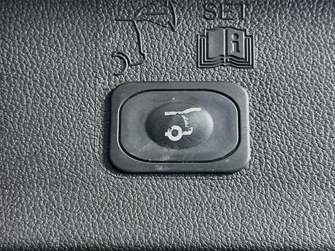 Used 2015 Ford Escape Titanium FWD image 29