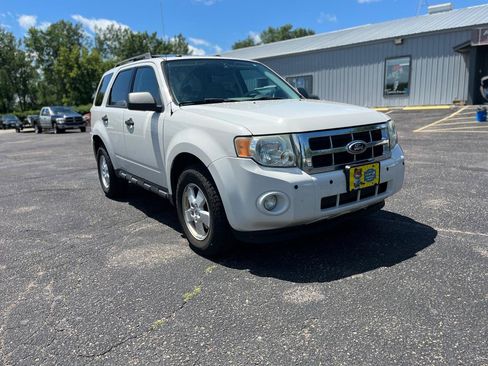 Used 2010 Ford Escape XLT AWD/4WD image 2