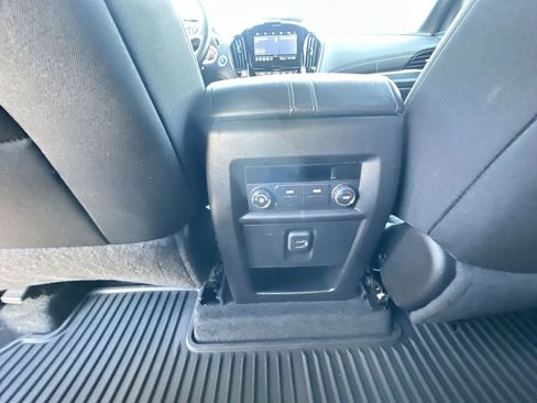 Used 2023 Chevrolet Traverse LT image 20