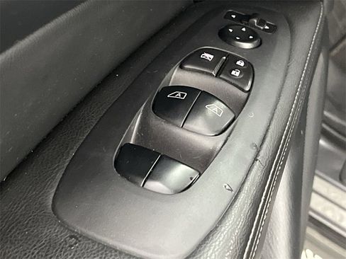 Used 2019 Nissan Pathfinder SV image 13