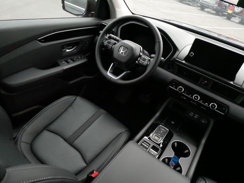 Certified 2025 Honda Pilot EX-L image 9