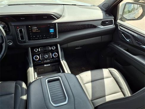 Used 2023 GMC Yukon Denali image 15