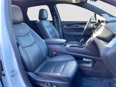 Certified 2025 Cadillac XT5 Premium Luxury image 28
