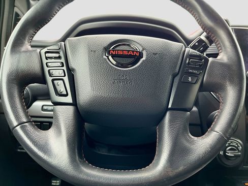 Used 2021 Nissan Titan PRO-4X w/ Pro-4x Convenience Package image 11