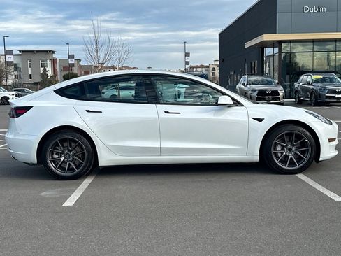Used 2023 Tesla Model 3 Standard Range image 3