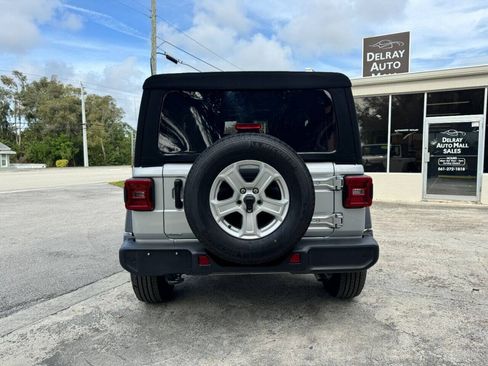 Used 2022 Jeep Wrangler Sport AWD/4WD image 6