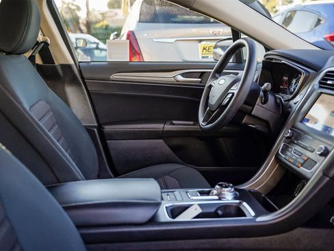 Used 2020 Ford Fusion SE image 17