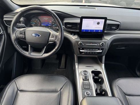 Used 2020 Ford Explorer XLT w/ Equipment Group 202A image 9