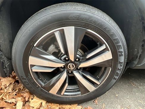 Used 2021 Nissan Rogue SL w/ Premium Package image 7