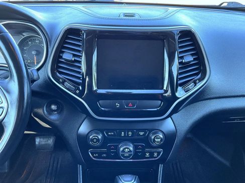 Used 2019 Jeep Cherokee Limited AWD/4WD image 14