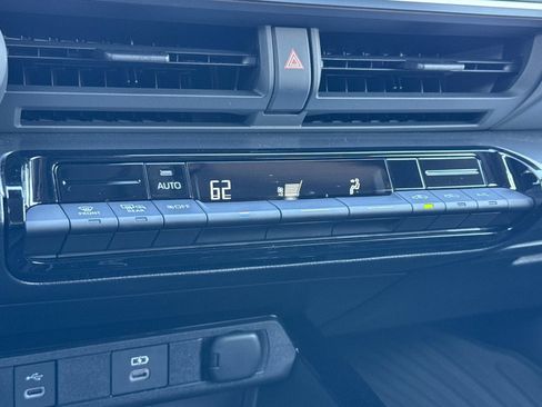 Certified 2025 Toyota Prius LE image 25