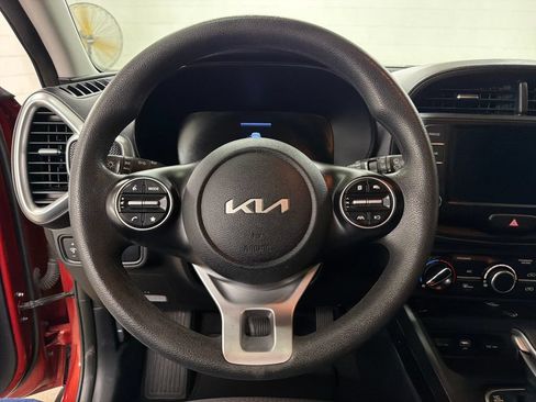 Used 2023 Kia Soul LX FWD image 18