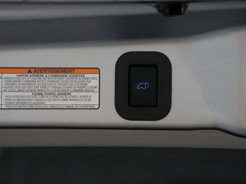 Certified 2020 Toyota Sienna SE FWD image 31