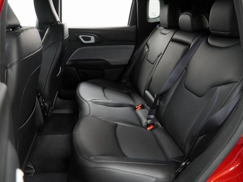 Certified 2025 Jeep Compass Latitude w/ Convenience Group image 19