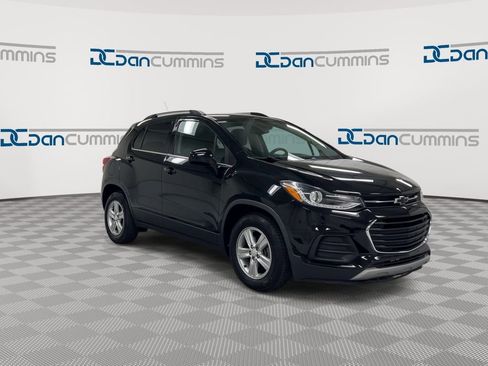 Used 2020 Chevrolet Trax LT FWD image 2
