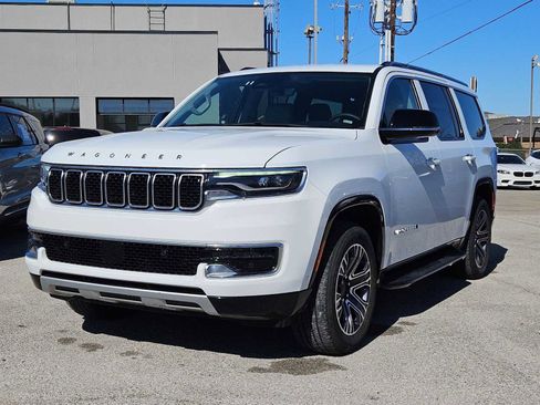 Used 2024 Jeep Wagoneer Series II w/ Flexible Seating Group image 4