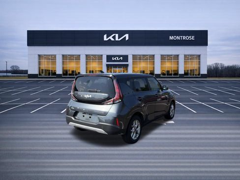 Used 2023 Kia Soul LX w/ LX Technology Package FWD image 6
