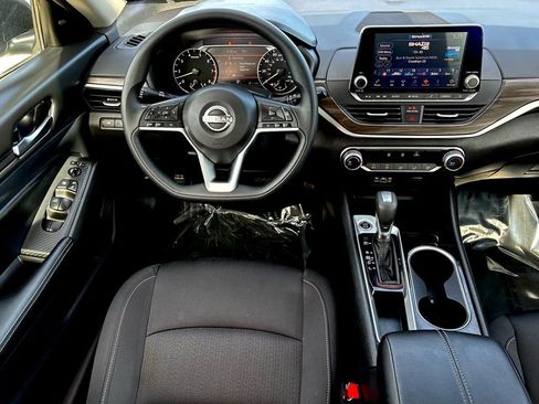 Used 2024 Nissan Altima 2.5 SV image 13