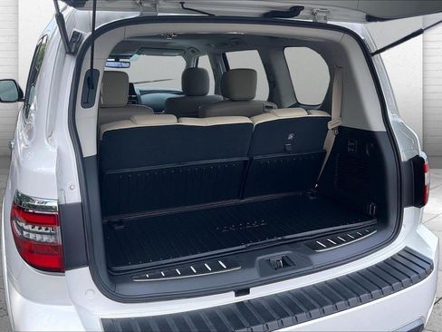 Used 2024 Nissan Armada Platinum w/ Captain's Chairs Package AWD/4WD image 4