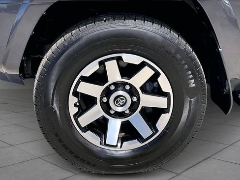Used 2021 Toyota 4Runner TRD Off-Road Premium AWD/4WD image 11