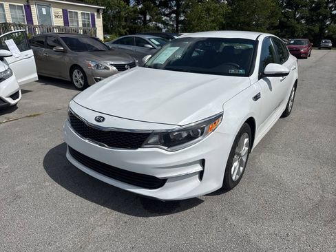 Used 2018 Kia Optima LX w/ 17" Alloy Wheels Package FWD image 1