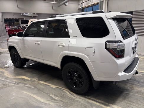 Used 2022 Toyota 4Runner SR5 Premium w/ Moonroof Package AWD/4WD image 43