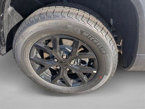 New 2025 Jeep Grand Cherokee L Altitude image 10