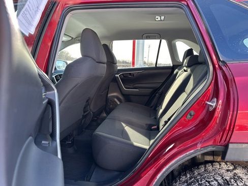 Used 2021 Toyota RAV4 LE image 10
