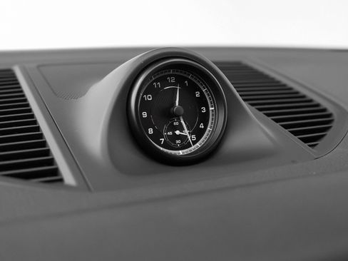 Certified 2025 Porsche Macan image 34