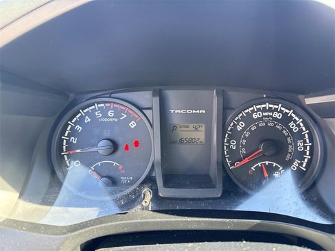 Used 2016 Toyota Tacoma SR image 13