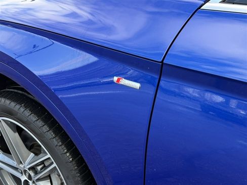 Used 2022 Audi Q5 e Premium w/ Convenience Package image 26