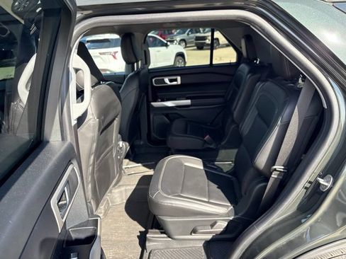 Used 2022 Ford Explorer XLT w/ Equipment Group 202A AWD/4WD image 19