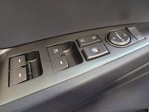 Used 2021 Hyundai Ioniq SE FWD image 27