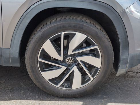 Used 2025 Volkswagen Atlas SE image 9