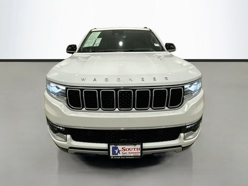 Used 2024 Jeep Wagoneer Series II RWD image 2